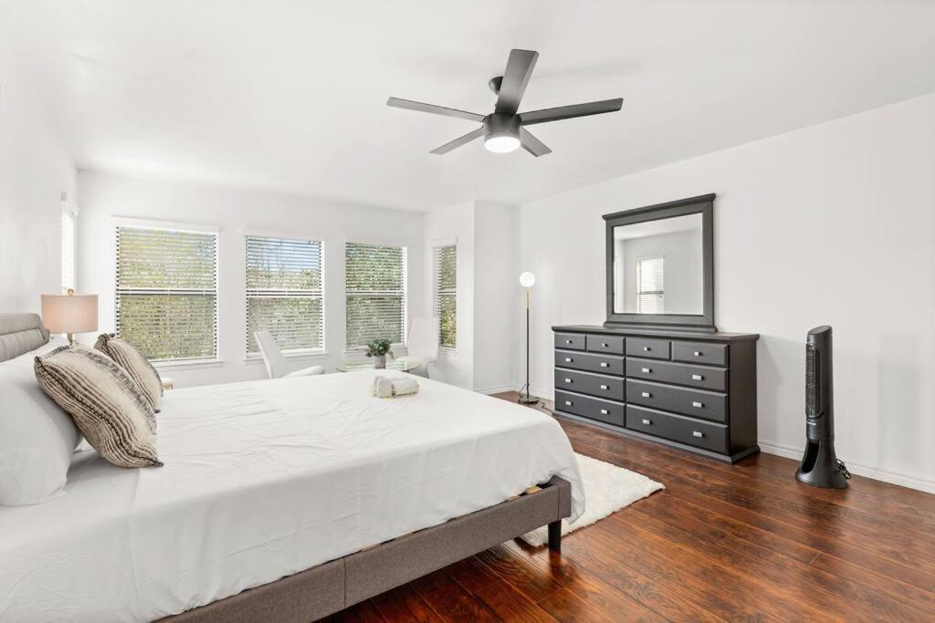 5 Bedrooms With Chefs Kitchen 2 Masters Room And Game Lounge San Antonio Exterior photo